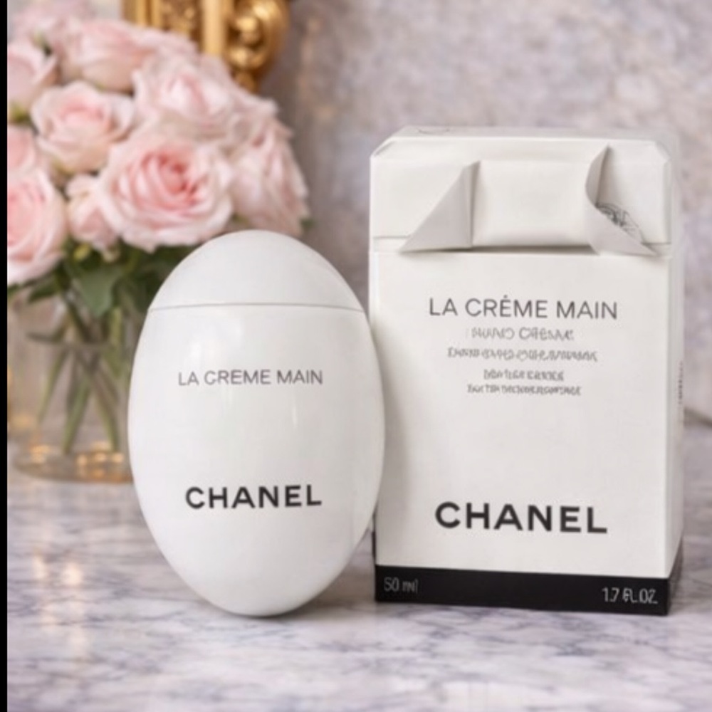 CHANEL La Crème Main Hand Cream in White